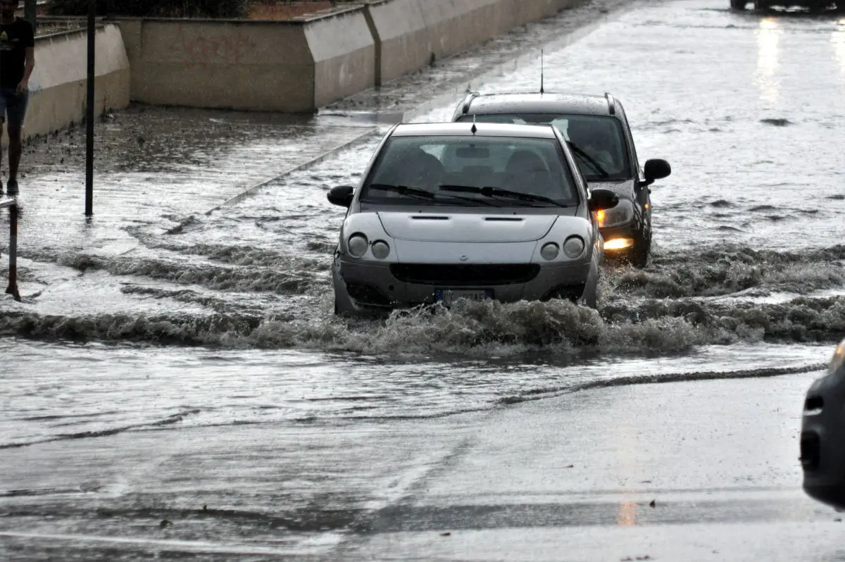 Sicilia nella morsa del maltempo. Allagamenti a Palermo e provincia, disagi alla viabilit&agrave;