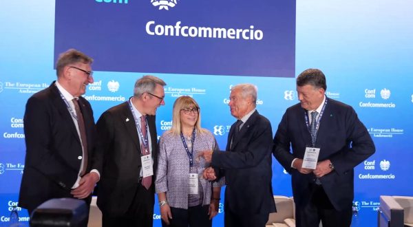 Terziario, entro 10 anni mancherà mezzo milione di lavoratori