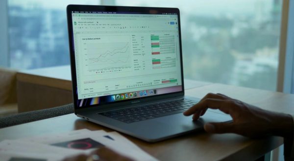 Bce, guerra in Iran minaccia la crescita e spinge l’inflazione