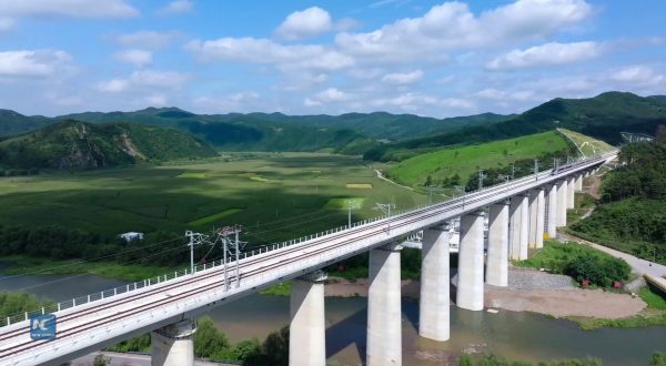 La Cina collauda il CR450, il treno proiettile più veloce al mondo