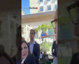 Riparte il Sicilia express, polemica in stazione fra Aric&ograve; e Faraone #shorts