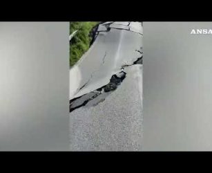 Si risveglia frana storica in Molise, chiusa A14 e linea ferroviaria#ansa #news
