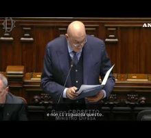 Crosetto sullo stop a Sigonella: "Rispettati i trattati, non siamo in guerra"#ansa #news