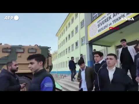 Sparatoria in un liceo turco, l’attentatore ferisce 16 persone e poi si suicida #ansa #news