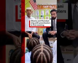 Barack Obama and Zohran Mamdani sing with preschoolers in their first meeting. #NewYork #US #BBCNews