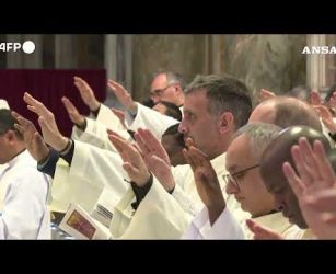 Papa Leone presiede la sua prima messa crismale di Pasqua #ansa #news