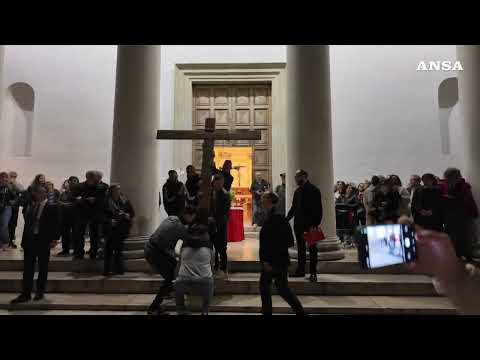 “Dino sempre con noi”, a Foggia corteo per il personal trainer ucciso#ansa #news