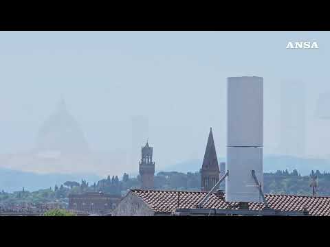 A Firenze un cilindro bianco oscura il Duomo, e’ polemica#ansa #news