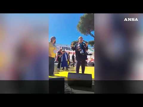 Colpi di pistola ad aria compressa a Roma contro due iscritti all'Anpi, feriti#ansa #news