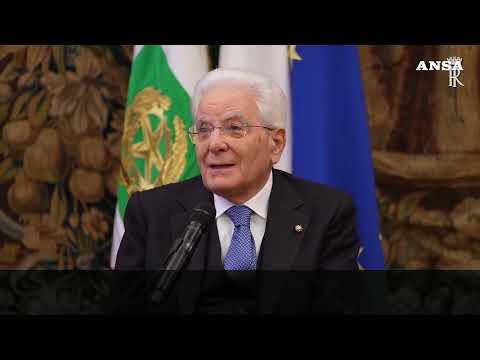 Mattarella: “Togliere dalle mani le armi e mettere nelle mani un libro”#ansa #news