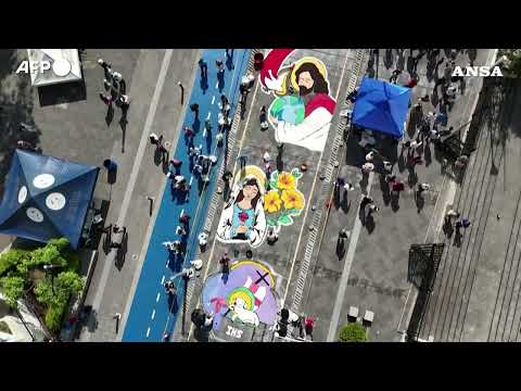 Pasqua a El Salvador, realizzato un mega-tappeto di sale colorato#ansa #news