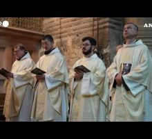 Pasqua a Gerusalemme, Messa senza fedeli al Santo Sepolcro. Restrizioni per la guerra #ansa #news