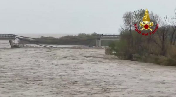 Maltempo in Molise, crolla ponte sulla SS16 a Montenero di Bisacci