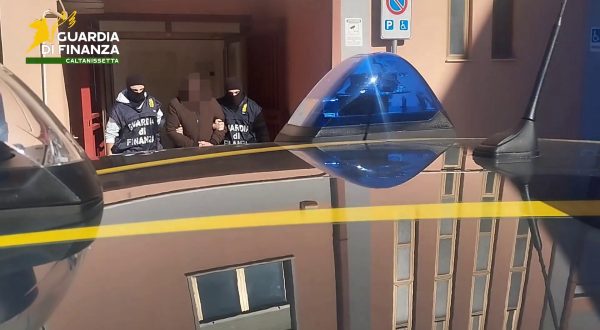 Traffico di droga con base tra Caltanissetta e Napoli, due arresti