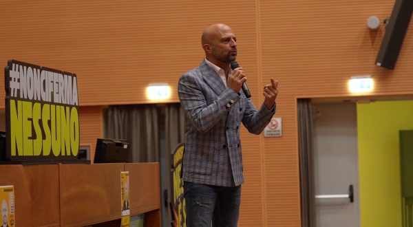 #NonCiFermaNessuno fa tappa nelle università