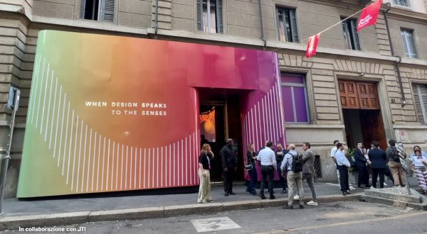 Ploom torna alla Milano Design Week con l'installazione "Feel the Aura"