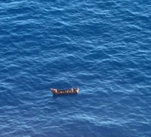 Lampedusa, neonata morta per ipotermia dopo lo sbarco