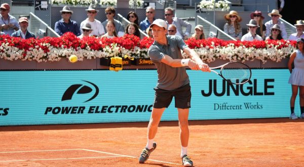Sinner non si ferma: è finale a Madrid, sfiderà Zverev