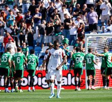 Berardi e Laurient&egrave; stendono il Milan, Sassuolo vince per 2-0