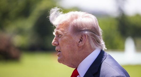Trump “Iran spazzato via se attacca navi Usa”