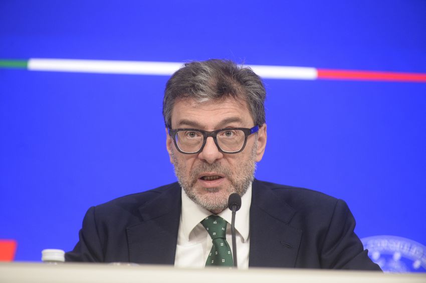 Giorgetti &ldquo;Stabilit&agrave; finanziaria presupposto per crescita economica&rdquo;