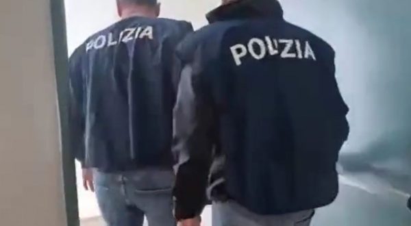 Arrestato a Lecce giovane anarchico, sequestrato manuale per ordigni