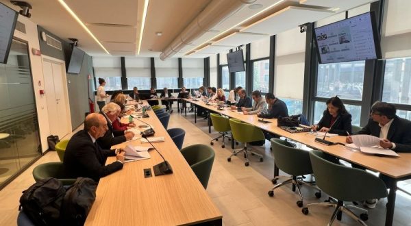 Scuola, firmato contratto per 8 mila presidi e dirigenti Istruzione e Ricerca