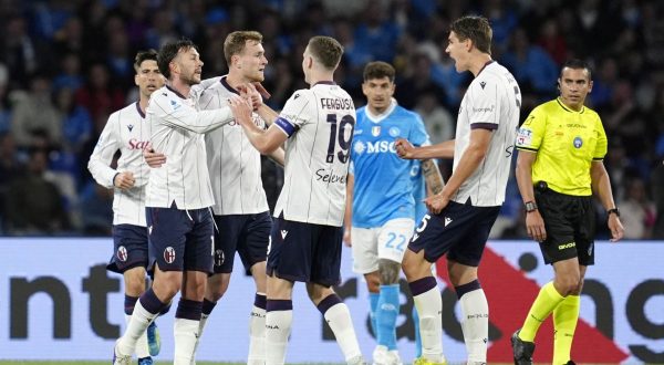 Napoli ko contro il Bologna, rinviata la qualificazione Champions