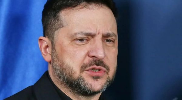 Zelensky “Nella notte attacco russo con droni e missili su Kiev”