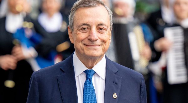 Draghi “L’Europa agisca, serve coraggio per trasformare la crisi in unione”