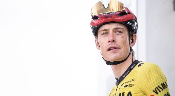 Vingegaard da padrone nella 7^ tappa del Giro, Eulalio ancora in rosa