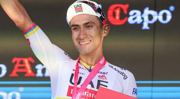 Narvaez vince per distacco a Fermo, Eulalio resta in maglia rosa