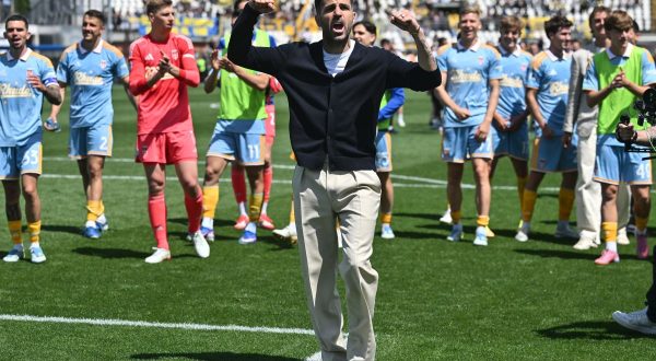 Il Como batte il Parma, aggancia la Juve e va a -2 dal 4° posto