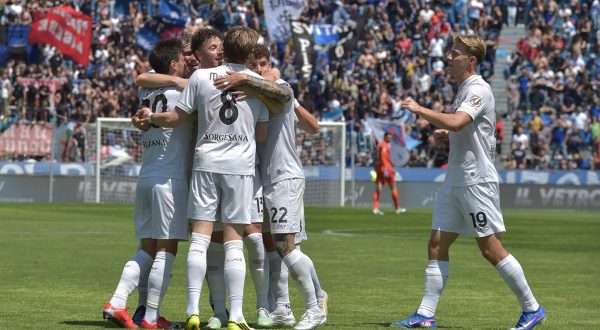 Napoli aritmeticamente in Champions, vittoria per 3-0 a Pisa
