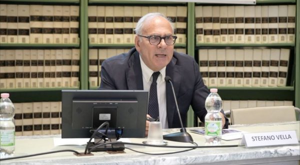 Farmaceutica, Vella “Innovazione cruciale ma le persone devono restare al centro”