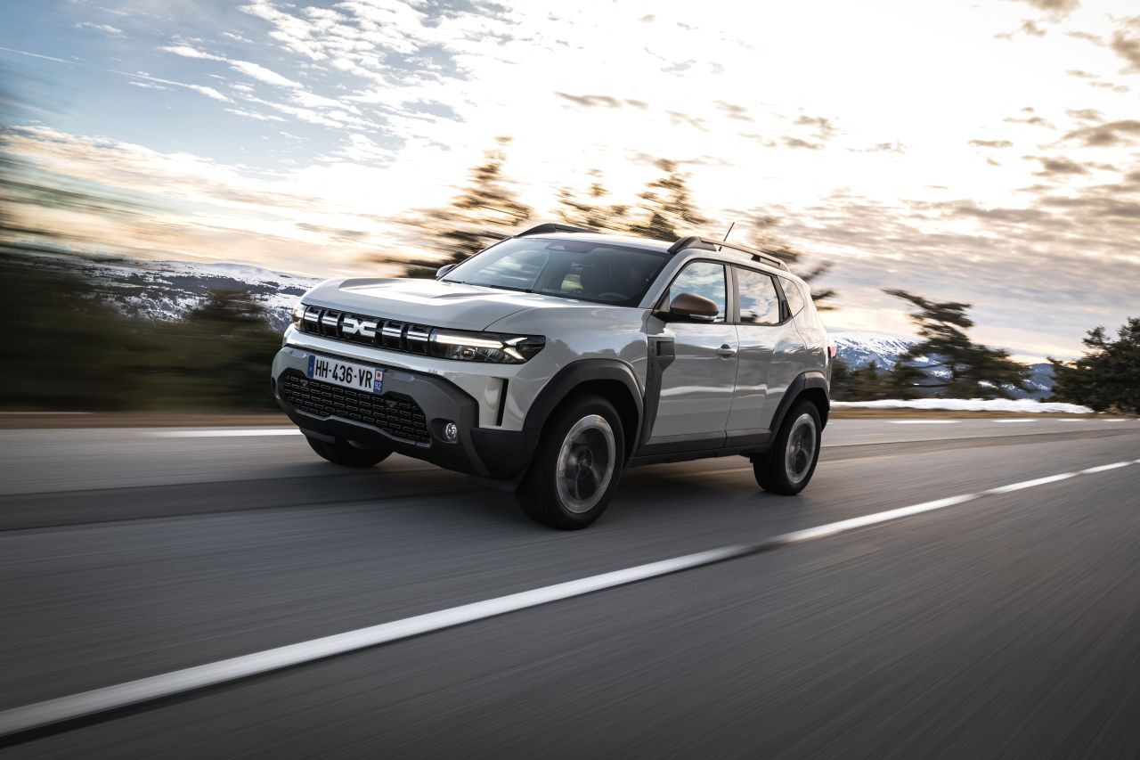 Dacia Duster e Bigster si rinnovano con il nuovo Hybrid-Gpl 150 4&times;4 automatico