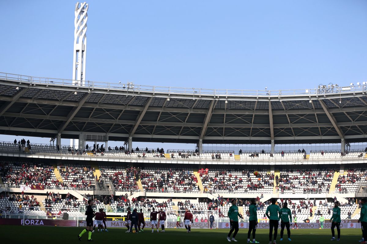 Scontri a Torino e tifoso Juve in ospedale, il derby inizia un&rsquo;ora dopo