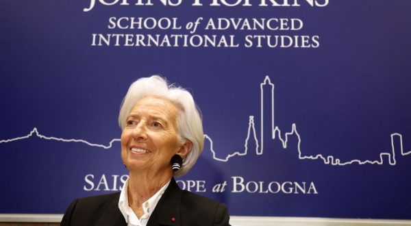 Lagarde “Non siamo in austerity, ma dobbiamo attenerci alle regole. Nel 2026 crescita in Europa sotto 1%”
