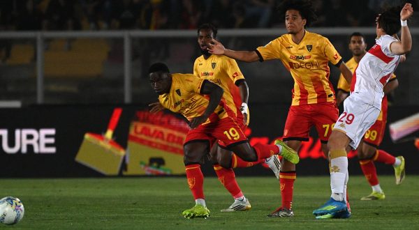 Il Lecce batte 1-0 il Genoa e resta in Serie A