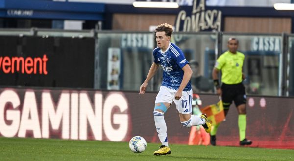 Il Como piega 4-1 la Cremonese e vola in Champions