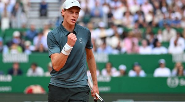 Sinner al secondo turno al Roland Garros, Tabur ko in tre set