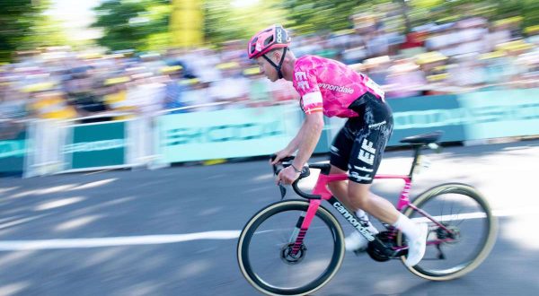 Valgren conquista la tappa di Andalo, Vingegaard resta leader del Giro