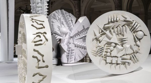 Intesa Sanpaolo, alle Gallerie d’Italia le grandi opere di Arnaldo Pomodoro