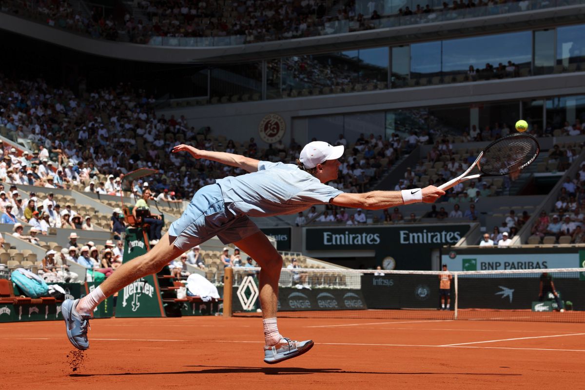 Crollo fisico per Sinner, &egrave; fuori al secondo turno del Roland Garros