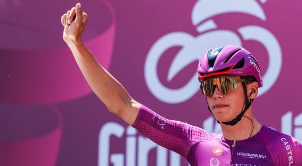 Magnier vince in volata la 18^ tappa, Vingegaard saldamente in rosa