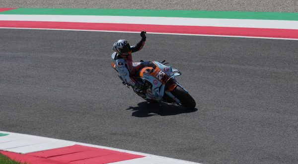 Fernandez vince la sprint del Mugello davanti a Martin, terzo Di Giannantonio