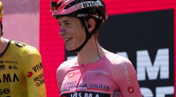 Vingegaard trionfa al Giro d’Italia 2026, Milan vince l’ultima tappa a Roma