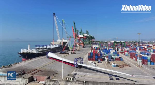 Cina, pale eoliche da 107 metri “Made in China” salpano da Fuzhou verso l’Europa