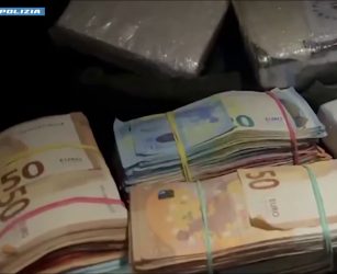 Maxi scambio tra tir e suv, sequestrati 30kg di droga: 2 arresti a Milano