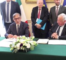 La Russa firma a Parigi protocollo di cooperazione con il Senato francese